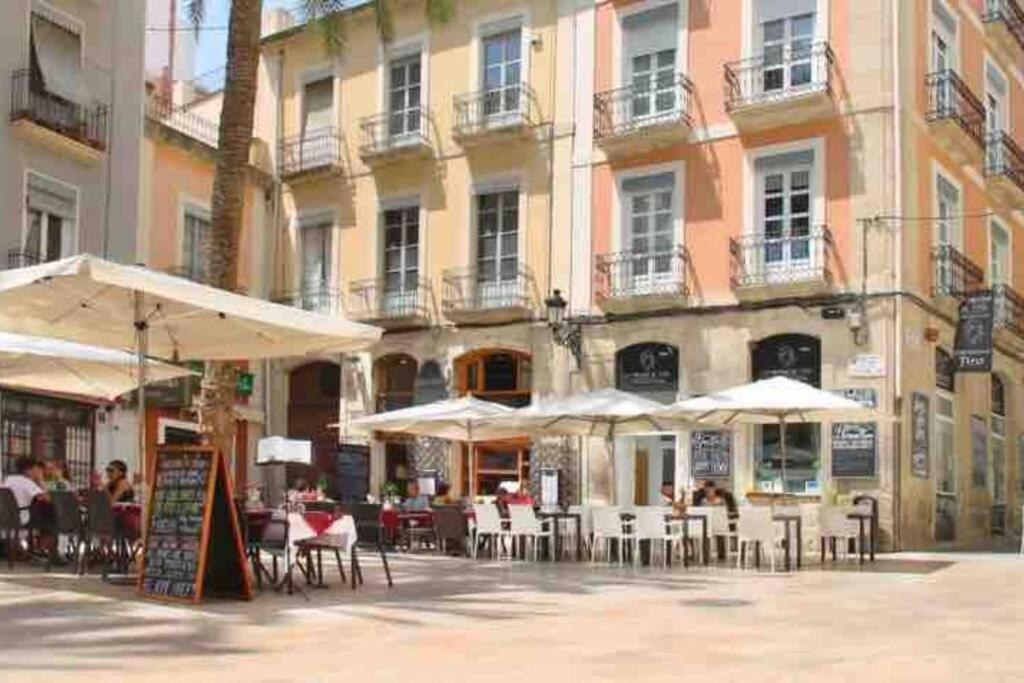 Charming & Spacious Apartment In Historic Centre & Short Walk To Beach Alicante Exterior photo